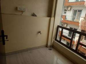 Furnished Amenities in 1 BHK Builder Floor at Sushant Lok I – for Rent