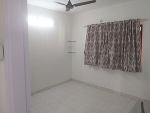 Room in 2 BHK Apartment at Raheja Sunglow, Powai – for Rent