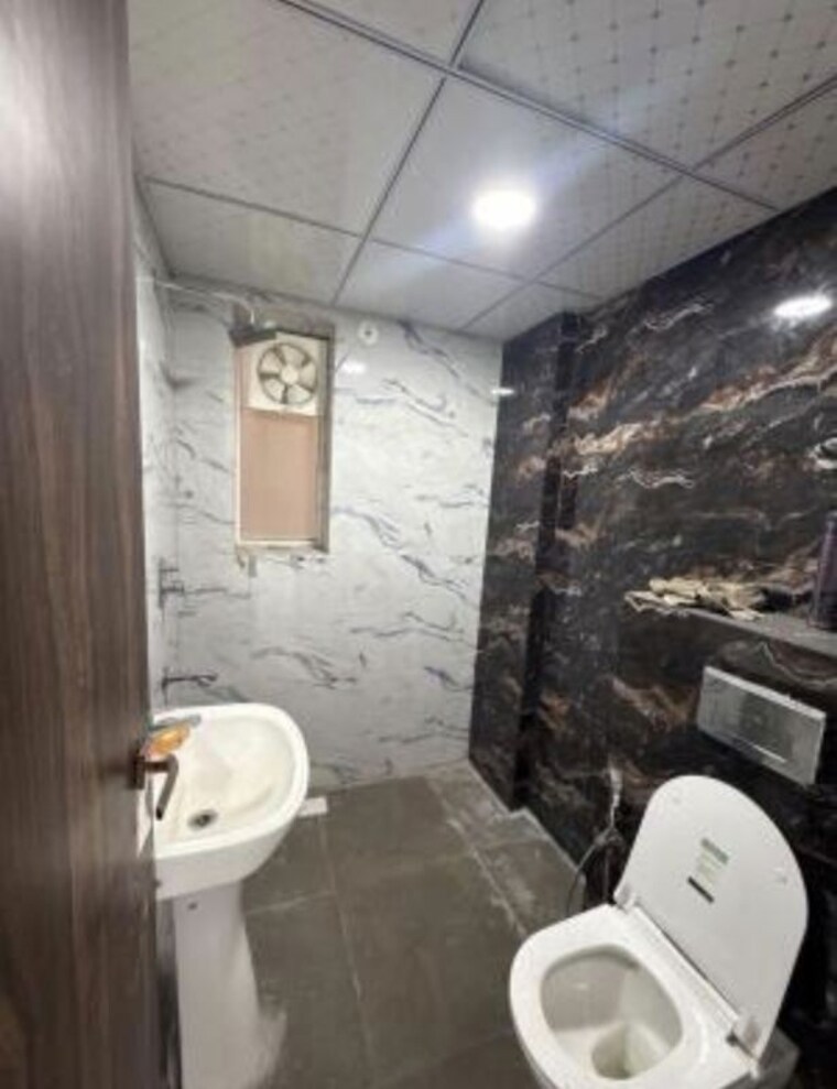 Bathroom, shiv-sai-emerald-heights 4 Bedroom 2350 Sq.Ft. Apartment In Sector 88 Faridabad 10610631