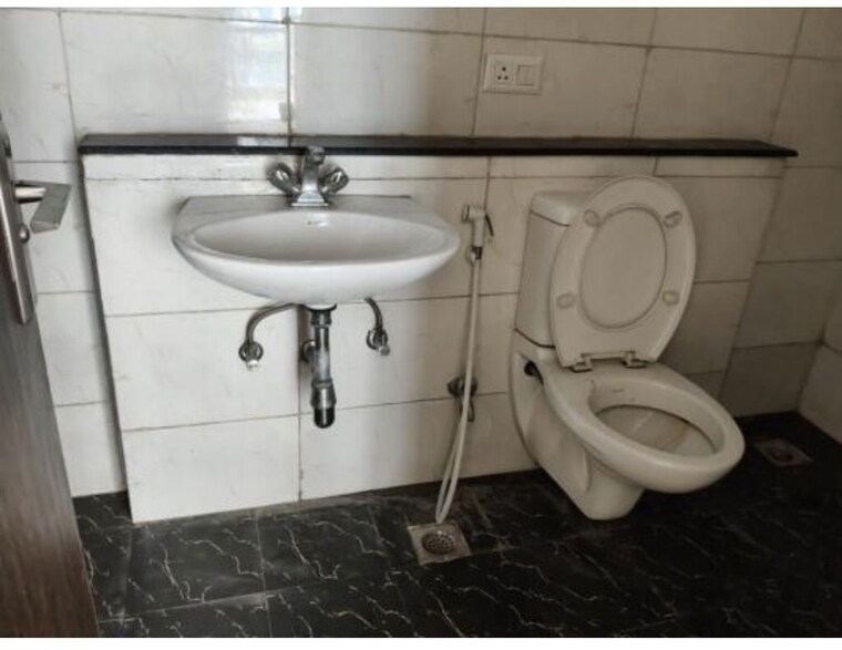 Bathroom, bptp-park-elite-premium 3 Bedroom 1232 Sq.Ft. Apartment In Sector 84 Faridabad 10610673