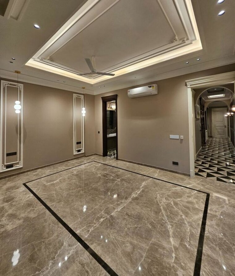 Room, sushant lok i 3 Bedroom 250 Sq.Yd. Builder Floor In Sushant Lok I Gurgaon 10615401