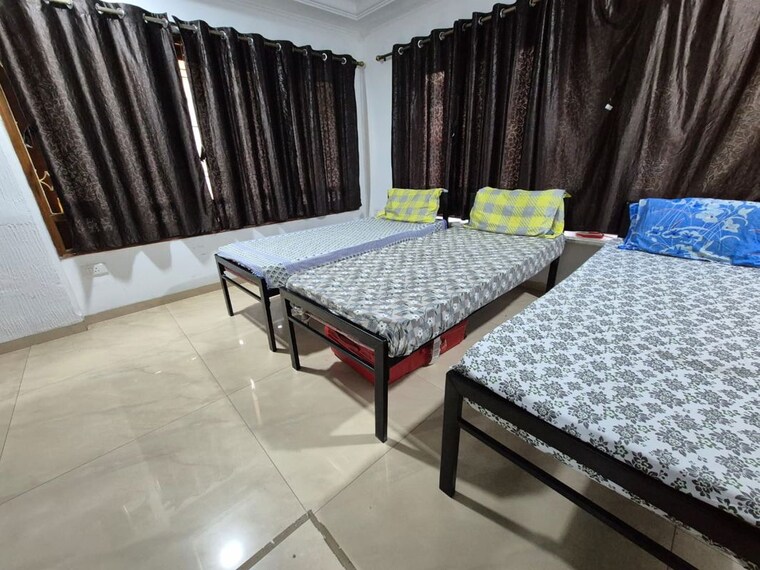 Bedroom, kandivali east Pg For Boys & Girls In Kandivali East 10615404