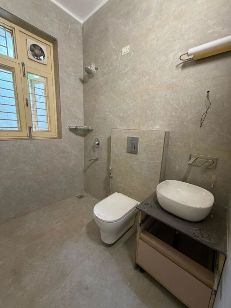 Bathroom, vipul-square 3 Bedroom 2300 Sq.Ft. Builder Floor In Sushant Lok I Gurgaon 10615411