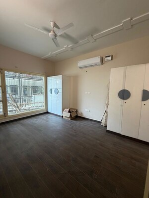 Room in 3 BHK Builder Floor at Vipul Square, Sushant Lok I – for Rent