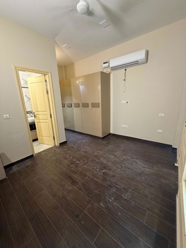 Room, vipul-square 3 Bedroom 2300 Sq.Ft. Builder Floor In Sushant Lok I Gurgaon 10615411