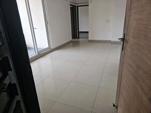 Room in 3.5 BHK Apartment at Exotica Dreamville, Sector 16c Greater Noida – for Rent