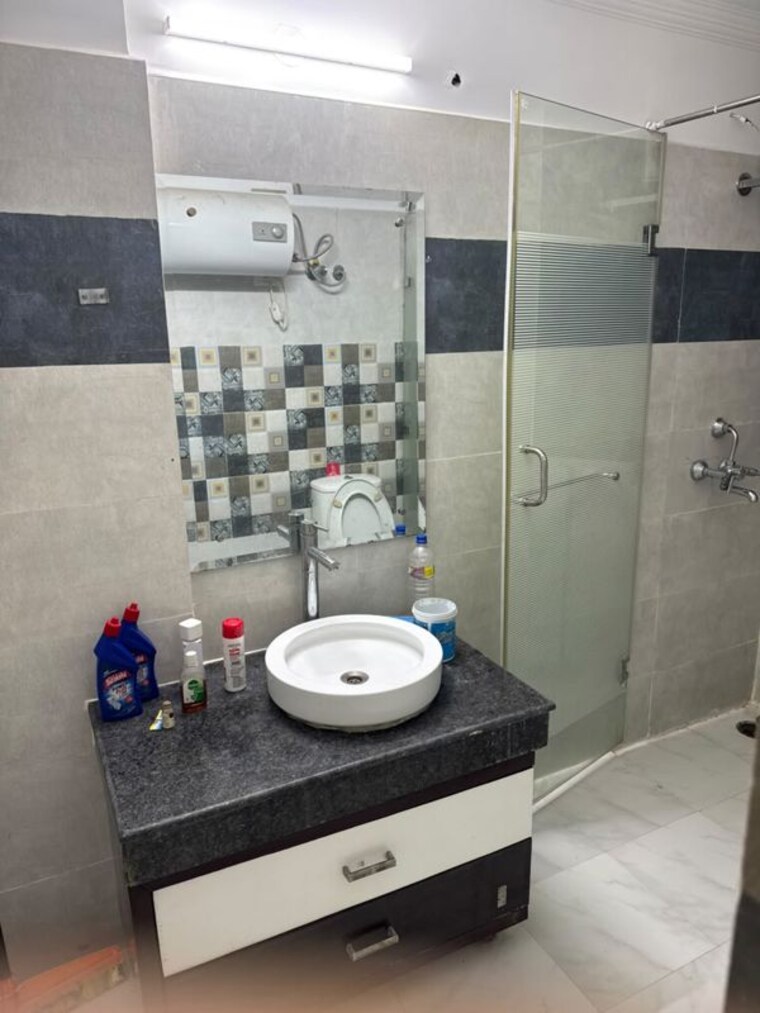 Attached Bathroom, ambala highway 6 Bedroom 5210 Sq.Ft. Apartment In Ambala Highway Zirakpur 10615416