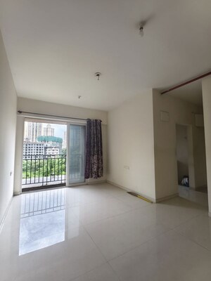 Room in 1.5 BHK Apartment at Vijay Orovia, Ghodbunder Road – for Sale