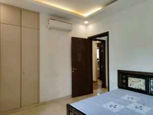 Room in 4 BHK Builder Floor at Ansal Sushant Lok I, Sector 43 – for Rent