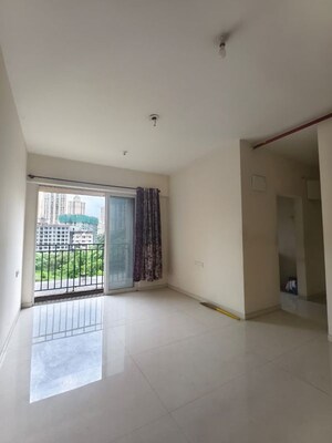 Room in 1.5 BHK Apartment at Vijay Orovia, Ghodbunder Road – for Sale