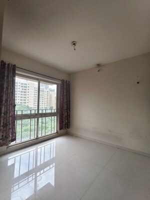 Room in 1.5 BHK Apartment at Vijay Orovia, Ghodbunder Road – for Sale