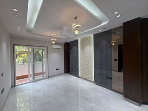 Room in 4 BHK Builder Floor at Sector 22 – for Rent