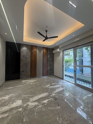 Room in 4 BHK Builder Floor at Sector 22 – for Rent