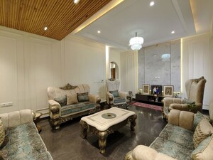 Team Area in 4 BHK Builder Floor at Sector 21 – for Rent