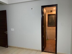 Room in 2.5 BHK Builder Floor at Ansal Sushant Lok I, Sector 43 – for Rent