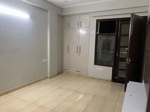 Room in 2.5 BHK Builder Floor at Ansal Sushant Lok I, Sector 43 – for Rent