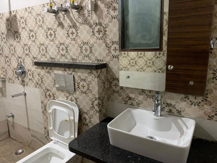 Bathroom, ansal-sushant-lok-i 2.5 Bedroom 1700 Sq.Ft. Builder Floor In Sector 43 Gurgaon 10615462