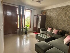 3 BHK + Servant Room Apartment For Sale in DLF Regal Gardens