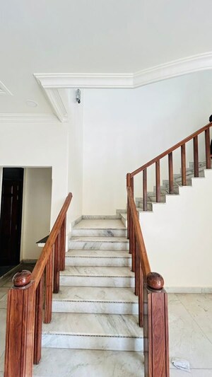Staircase in 4 BHK Villa at Omaxe City, Omaxe City – for Rent