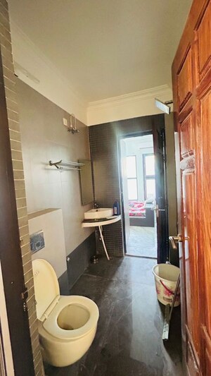 Bathroom in 4 BHK Villa at Omaxe City, Omaxe City – for Rent