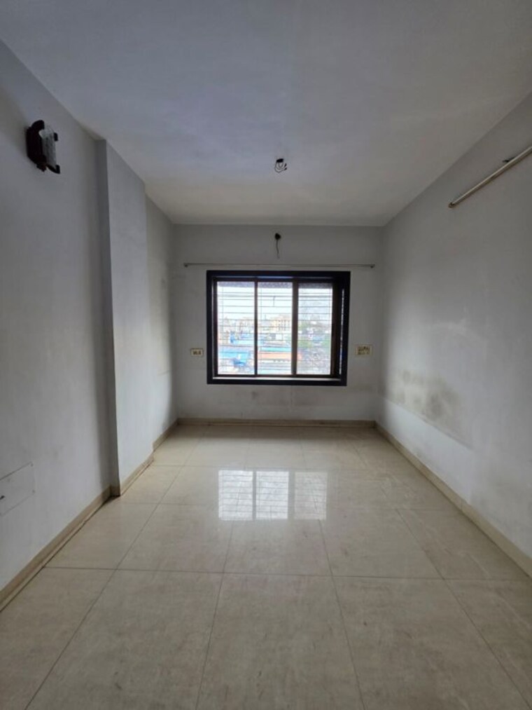 Room, shanti vihar Commercial Office Space 1000 Sq.Ft. In Shanti Vihar Thane 10615487