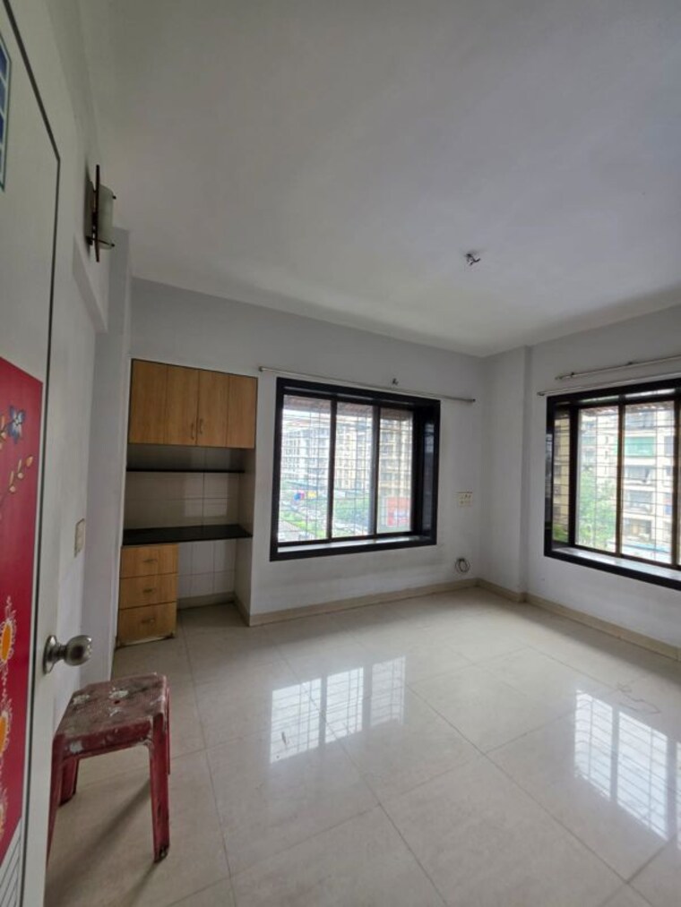 Room, shanti vihar Commercial Office Space 1000 Sq.Ft. In Shanti Vihar Thane 10615487