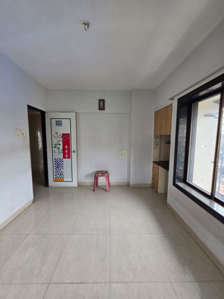 Room, shanti vihar Commercial Office Space 1000 Sq.Ft. In Shanti Vihar Thane 10615487