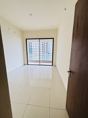 Room in 2.5 BHK Apartment at Prestige Siesta, Mulund West – for Rent