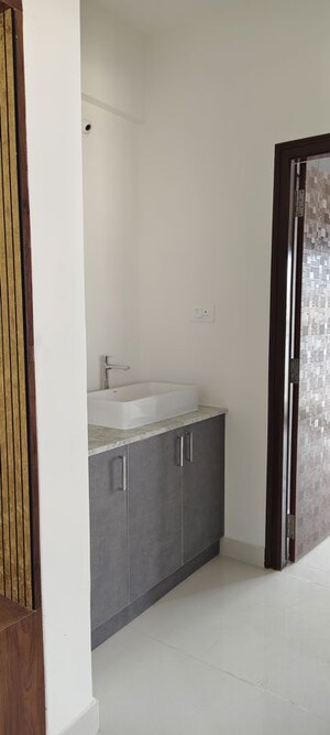 Bathroom in 2 BHK Apartment at Halasuru – for Rent