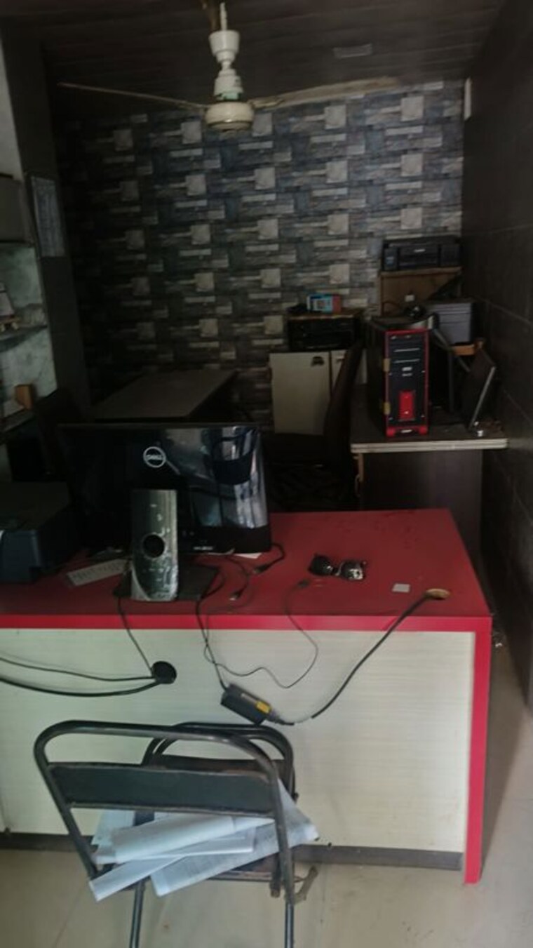 Team Area, roy-mansion Commercial Shop 200 Sq.Ft. In Santacruz East Mumbai 10615515