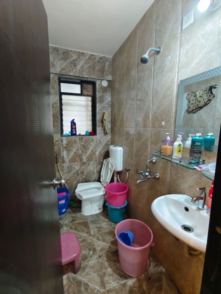 Bathroom, haware-dahlia 3 Bedroom 900 Sq.Ft. Apartment In Kasarvadavali Thane 10615619