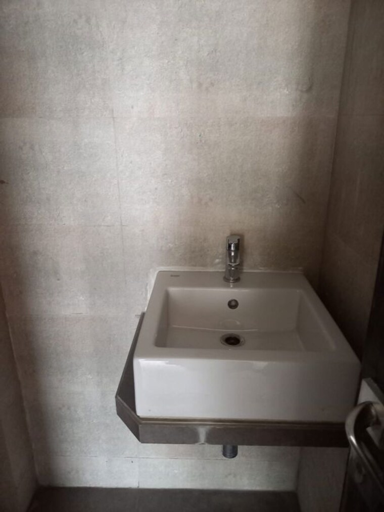 Bathroom, hiranandani-estate 2 Bedroom 750 Sq.Ft. Apartment In Ghodbunder Road Thane 10615670
