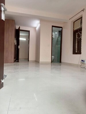 Room in 4 BHK Apartment at Saket – for Sale