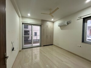 Room in 3 BHK Builder Floor at Sector 57 – for Rent