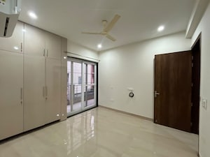 Room in 3 BHK Builder Floor at Sector 57 – for Rent