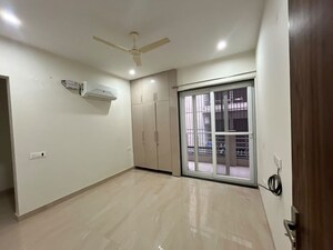 Room in 3 BHK Builder Floor at Sector 57 – for Rent
