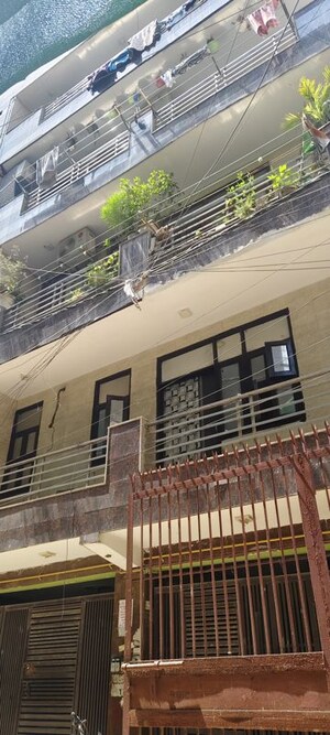  Apartment For Sale in Baba Colony