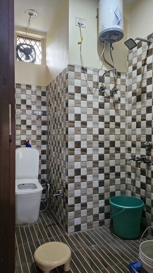 Bathroom in 1 BHK Builder Floor at Sector 52 – for Rent