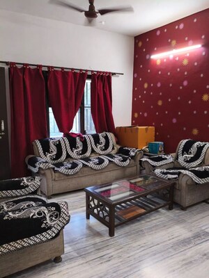 Living Room in 3 BHK Builder Floor at Sector 52 – for Rent
