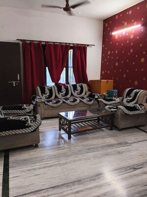 Gym in 3 BHK Builder Floor at Sector 52 – for Rent