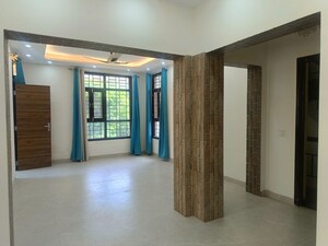 Room in 3 BHK Builder Floor at Unitech Arcadia, South City 2 – for Sale