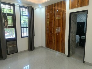 Room in 3 BHK Builder Floor at Unitech Arcadia, South City 2 – for Sale