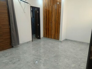 Room in 3 BHK Builder Floor at Unitech Arcadia, South City 2 – for Sale