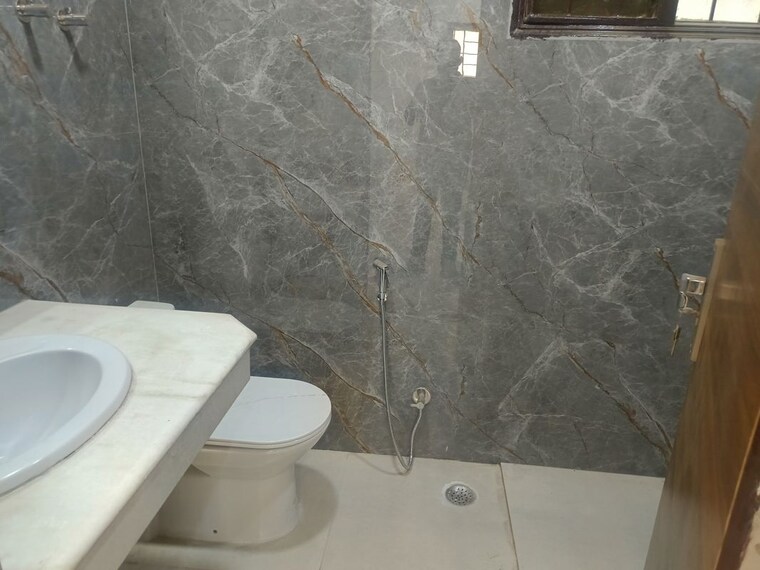 Bathroom, unitech-arcadia 3 Bedroom 360 Sq.Ft. Builder Floor In South City 2 Gurgaon 10615869