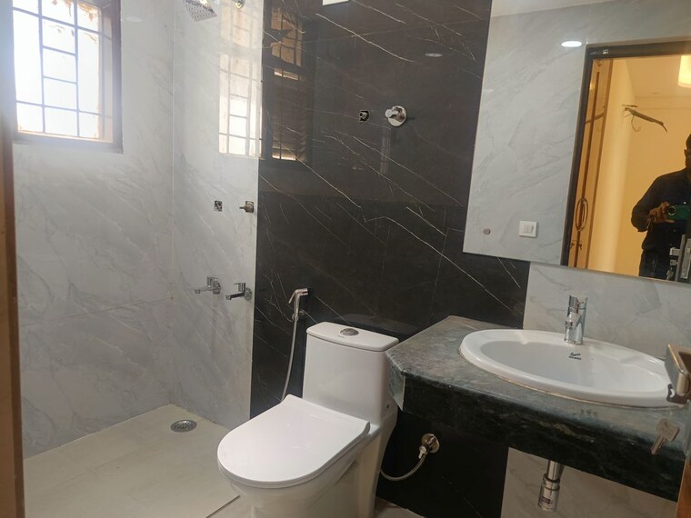 Bathroom, unitech-arcadia 3 Bedroom 360 Sq.Ft. Builder Floor In South City 2 Gurgaon 10615869