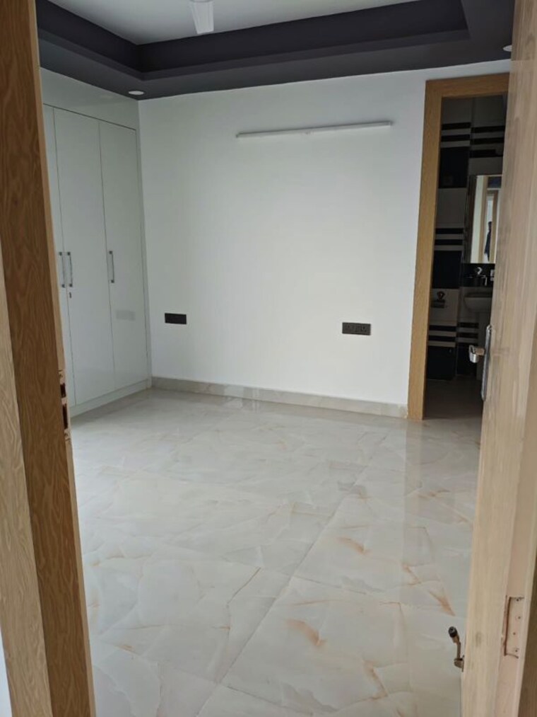 Room, sector 89 1 Bedroom 650 Sq.Ft. Apartment In Sector 89 Noida 10601275