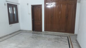 Room in 3 BHK Builder Floor at Cbi Colony – for Rent