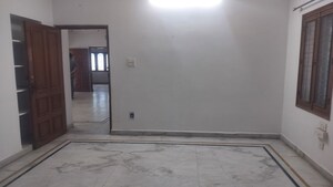 Room in 3 BHK Builder Floor at Cbi Colony – for Rent