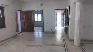 Room in 3 BHK Builder Floor at Cbi Colony – for Rent