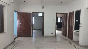 Room in 3 BHK Builder Floor at Cbi Colony – for Rent